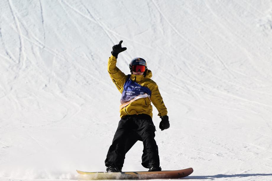 [图]大跳台宇宙杯云顶站：苏翊鸣赛季首冠 葛春宇摘银